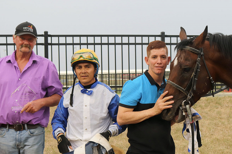(L-R) Jim Brown, Enrique Gonzalez and Oscar Martinez with Tony’s Tapit in the Count Lathum winner’s circle