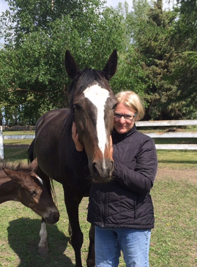 Kathy Coonfer with broodmare Make Some Noise and her filly by Custard the Dragon